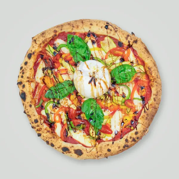 Pizza Primavera — burrata mozzarella courgettes poivrons grillés tomates cerises balsamique — Gucciano Lab Marrakech